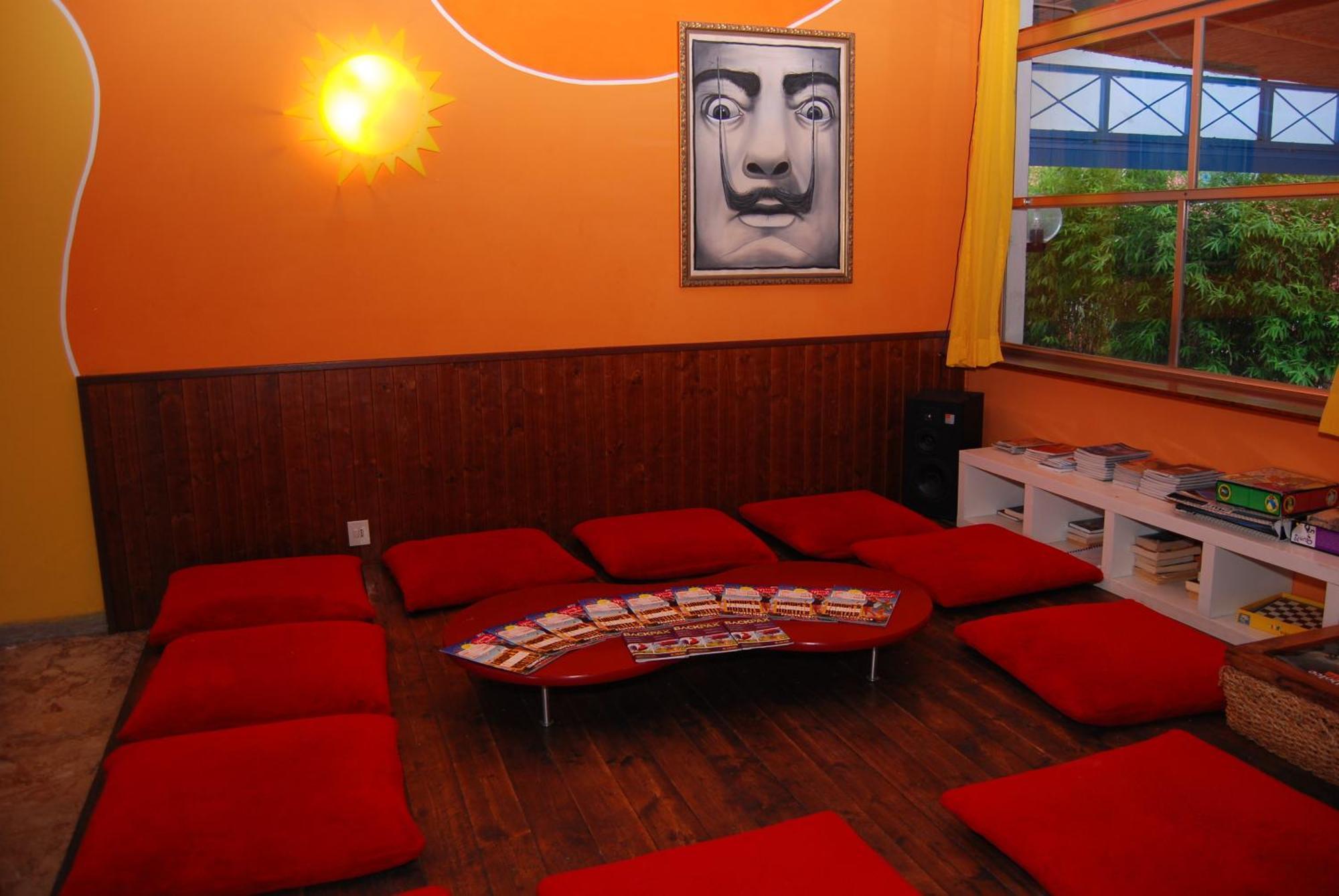 Sunflower Beach Backpacker Hostel & Bar Rimini Exterior photo