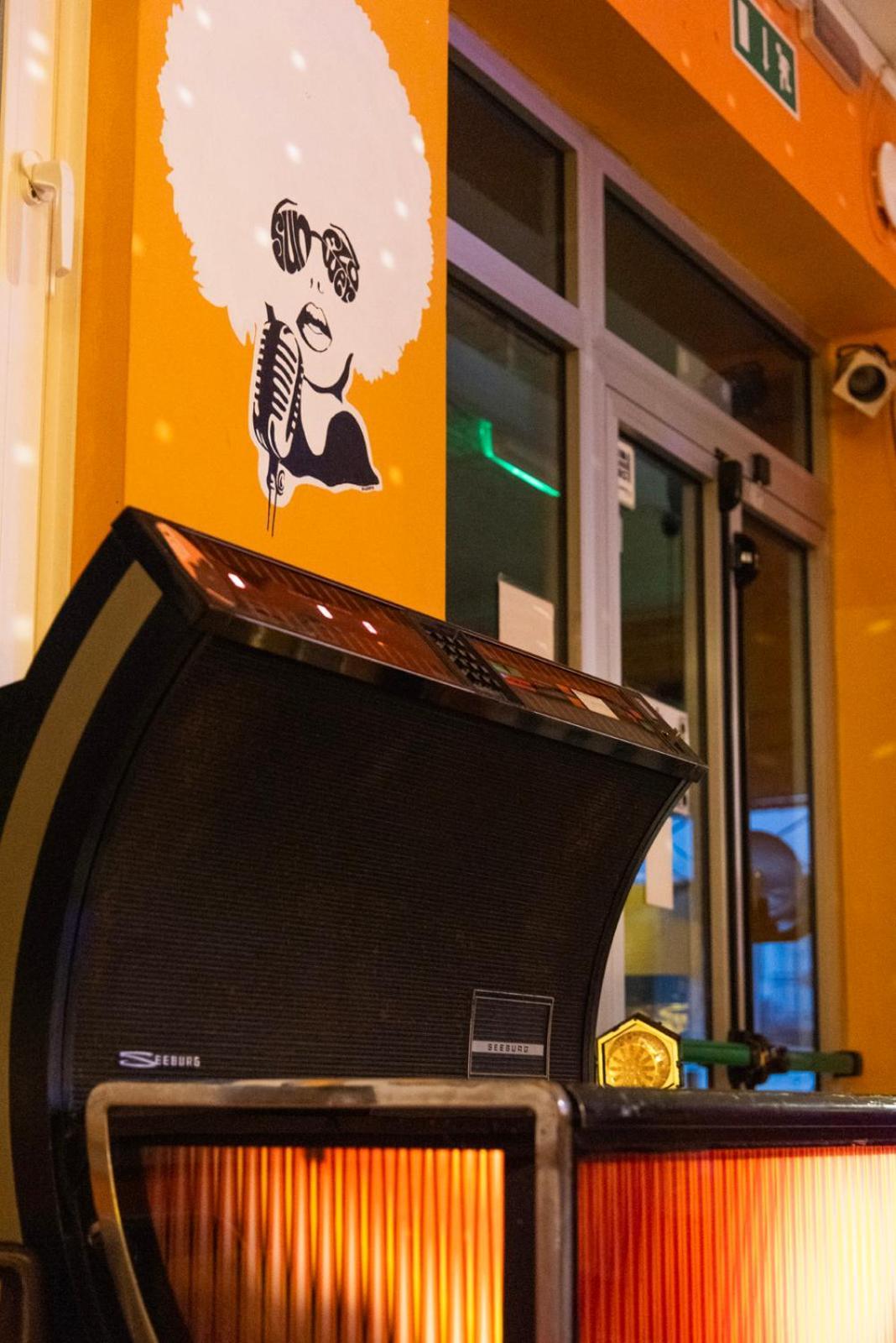 Sunflower Beach Backpacker Hostel & Bar Rimini Exterior photo